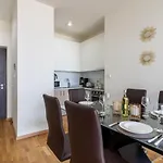 Jay's Penthouse 2-br W/ Terrace In شقة