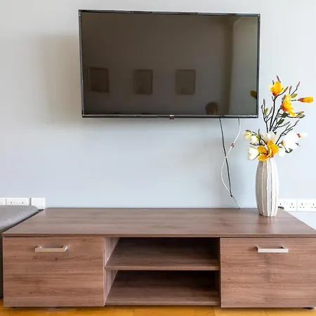 Jay's Penthouse 2-br W/ Terrace In *