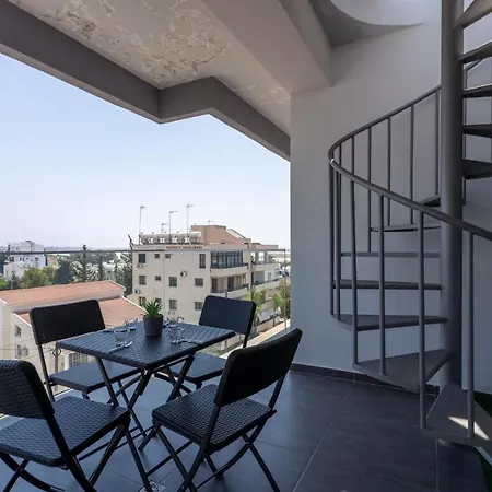 شقة Jay's Penthouse 2-br W/ Terrace In لارنكا