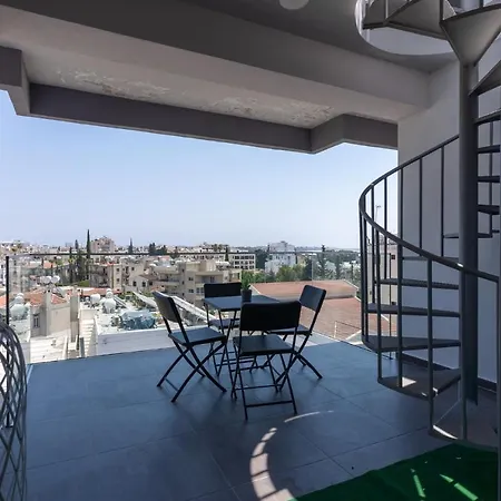 Jay's Penthouse 2-br W/ Terrace In شقة لارنكا