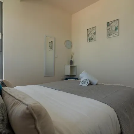 Jay's Penthouse 2-br W/ Terrace In דירה לרנקה