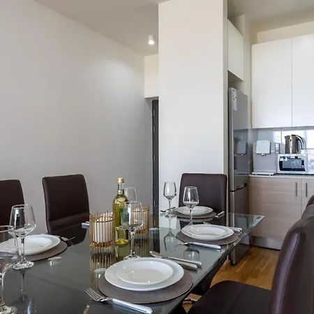 Jay's Penthouse 2-br W/ Terrace In *