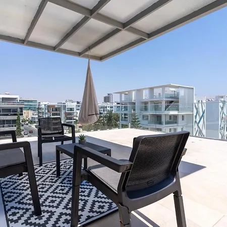 Jay's Penthouse 2-br W/ Terrace In * لارنكا