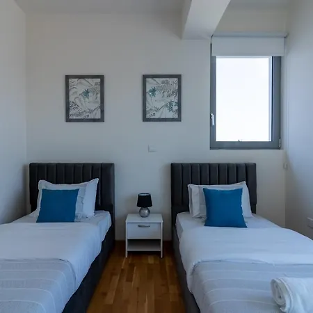 Jay's Penthouse 2-br W/ Terrace In