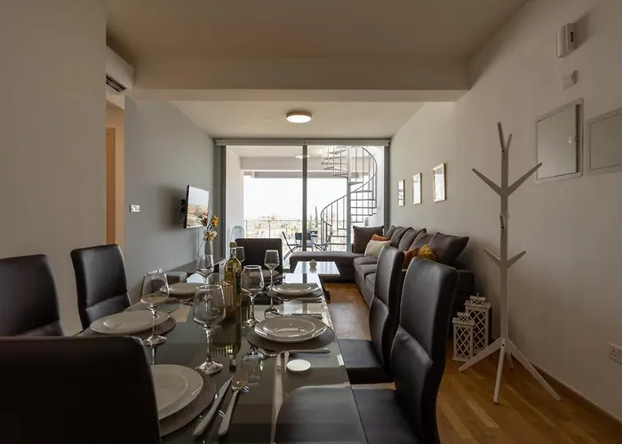 Jay's Penthouse 2-br W/ Terrace In Λάρνακα