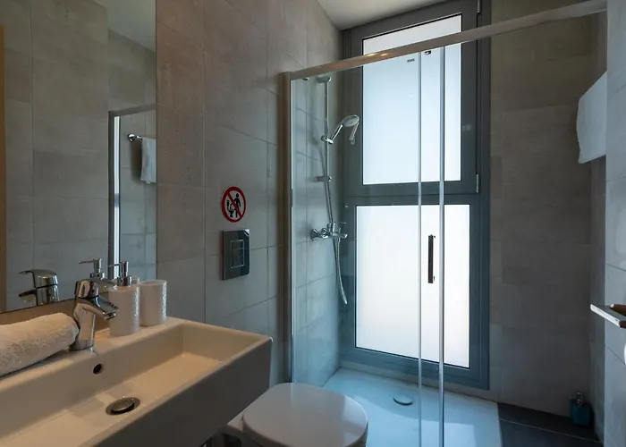 Jay's Penthouse 2-br W/ Terrace In Lárnaca