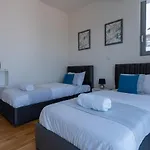 Daire Jay's Penthouse 2-br W/ Terrace In Larnaca