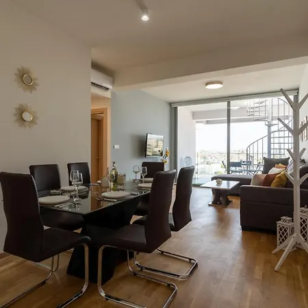 Διαμέρισμα Jay's Penthouse 2-br W/ Terrace In *