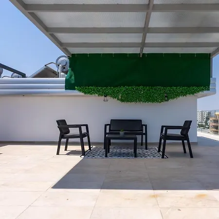 Jay's Penthouse 2-br W/ Terrace In Ларнака