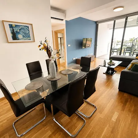 Jay's Penthouse 2-br & Rooftop Terrace In