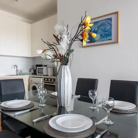 Jay's Penthouse 2-br & Rooftop Terrace In Larnaca