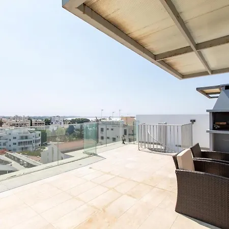 Lejlighed Jay's Penthouse 2-br & Rooftop Terrace In Larnaca