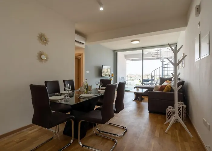 Apartment Jay's Penthouse 2-br W/ Terrace In *