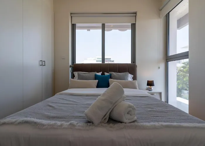 Apartment Jay's Penthouse 2-br W/ Terrace In