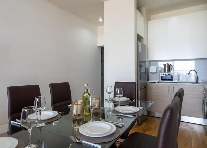 Jay's Penthouse 2-br W/ Terrace In *