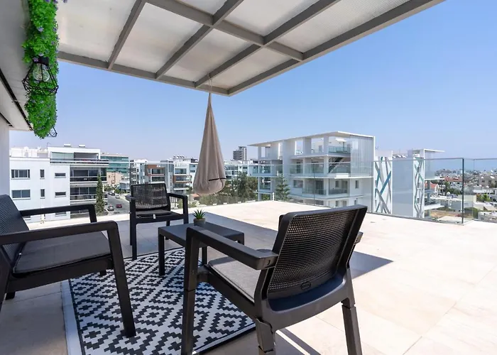 Jay's Penthouse 2-br W/ Terrace In * لارنكا