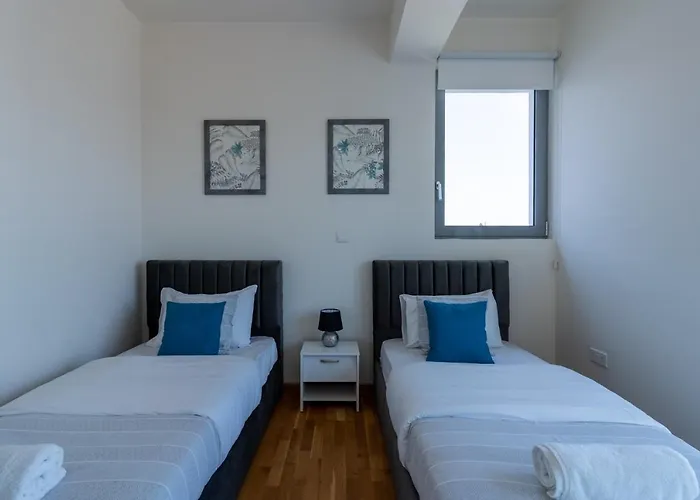 Jay's Penthouse 2-br W/ Terrace In