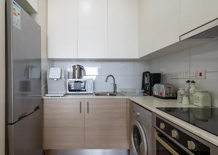 Jay's Penthouse 2-br W/ Terrace In