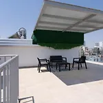 Jay's Penthouse 2-br W/ Terrace In Lárnaca