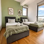 Jay's Penthouse 2-br W/ Terrace In * Lárnaca