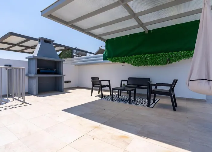 Jay's Penthouse 2-br W/ Terrace In Appartamento